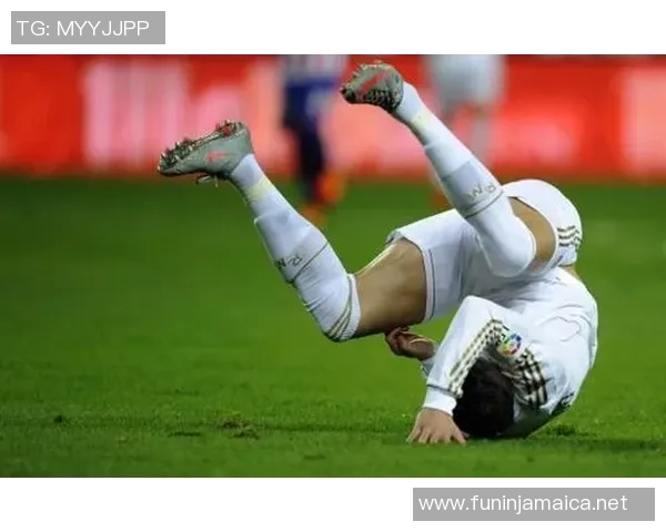 足球场上的意外时刻各路明星纷纷被绊倒的搞笑瞬间回顾