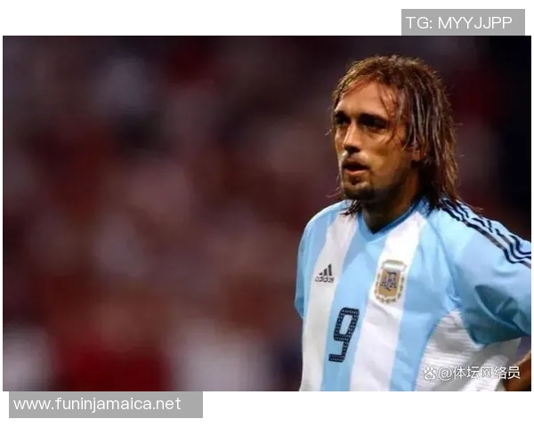 足球明星背后的艰辛历程与奋斗故事揭秘